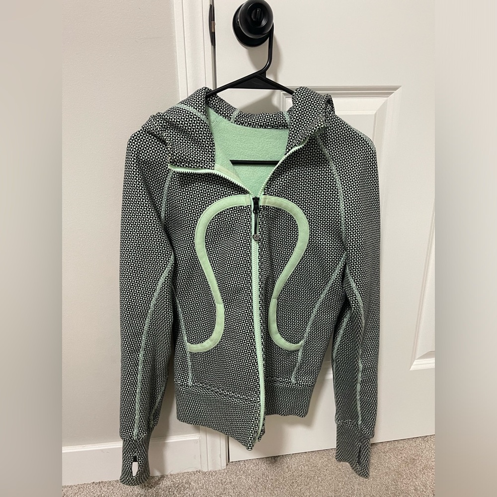 Lululemon zip up hoodie with thumb holes